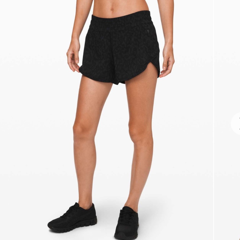 Lululemon Tracker Low Rise Short 4"
Formation Camo Deep Coal Multi
